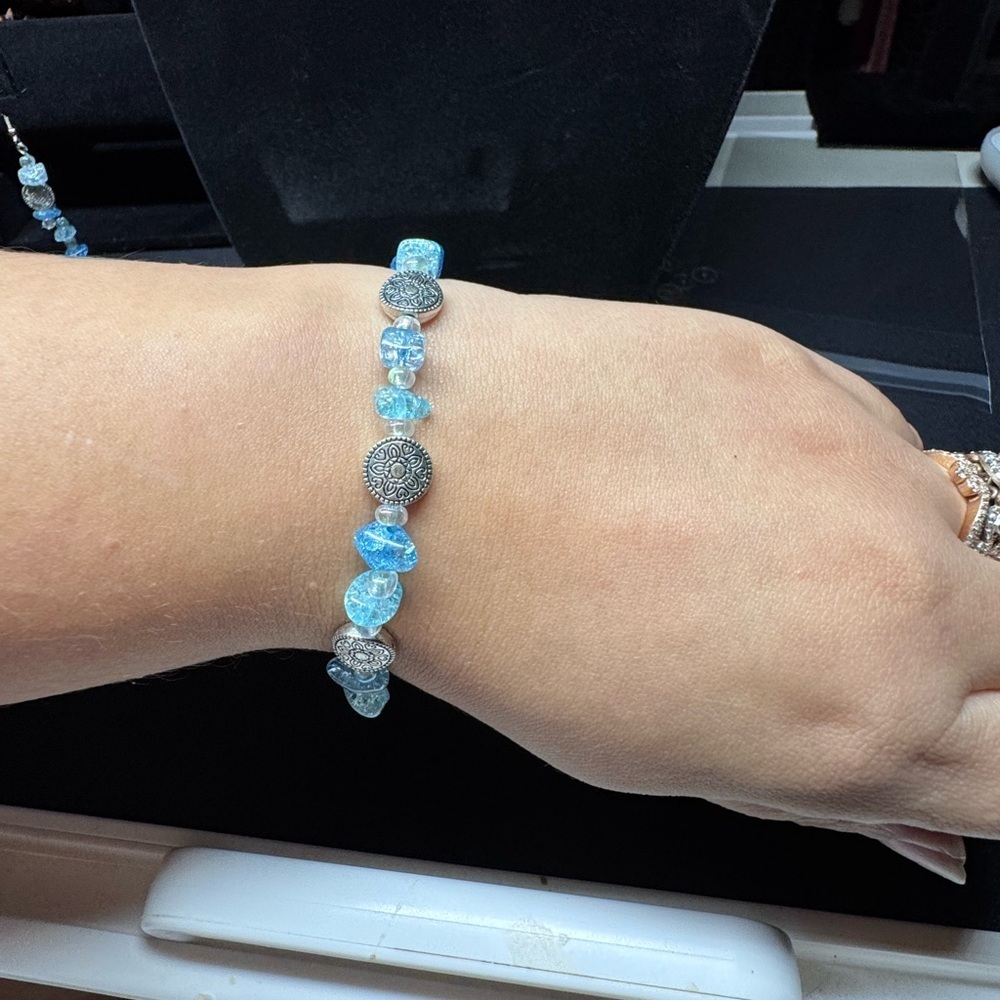 Artisan Handmade Earring and Bracelet Set - Picture 5 of 7